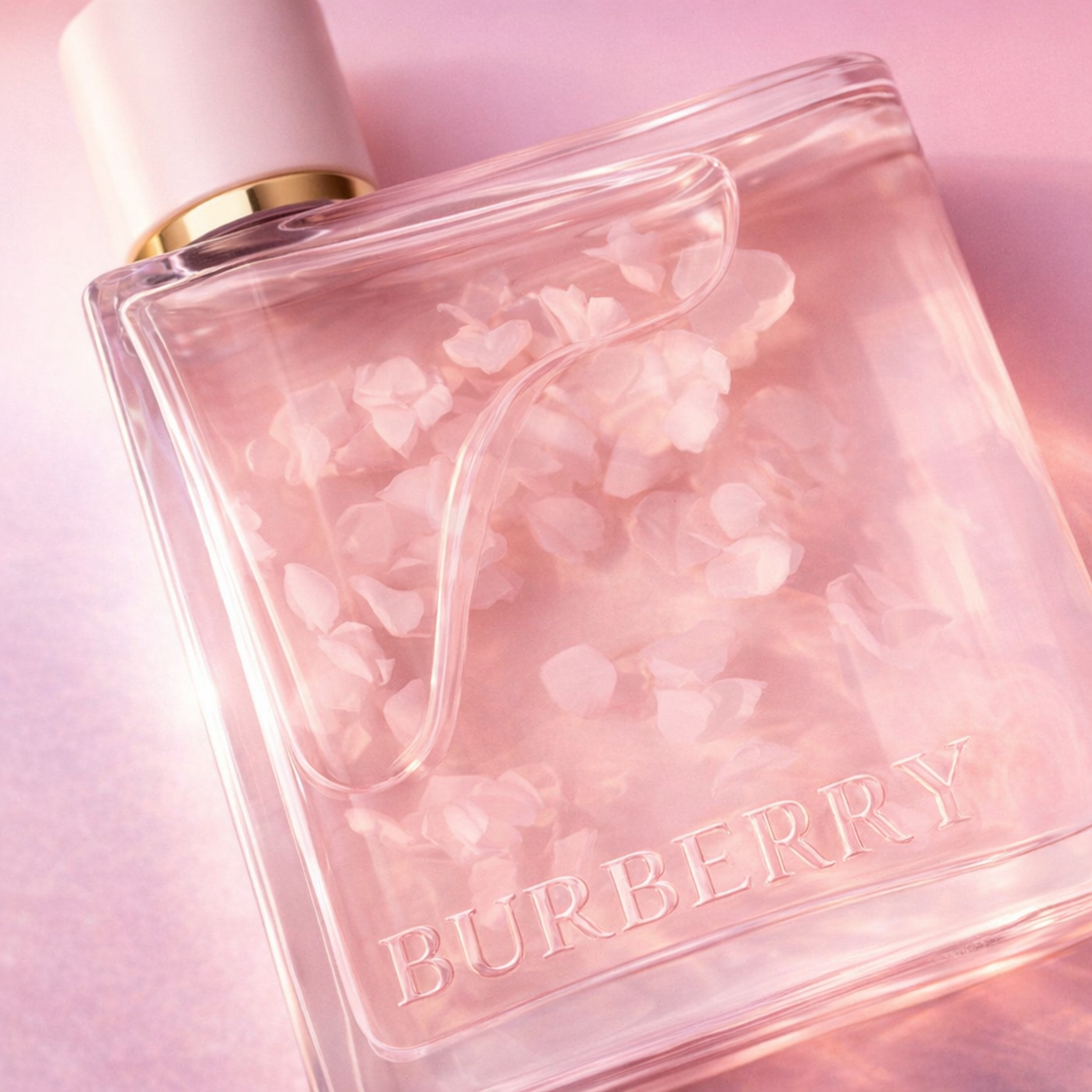 Burberry Her Petals Limited Edition EDP macro label detail gallery showcase
