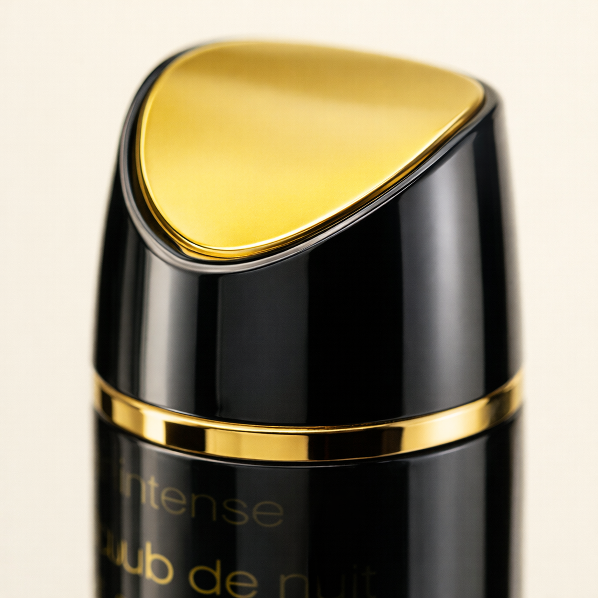 Armaf Club De Nuit Intense Woman Body Mist cap macro detail gallery showcase