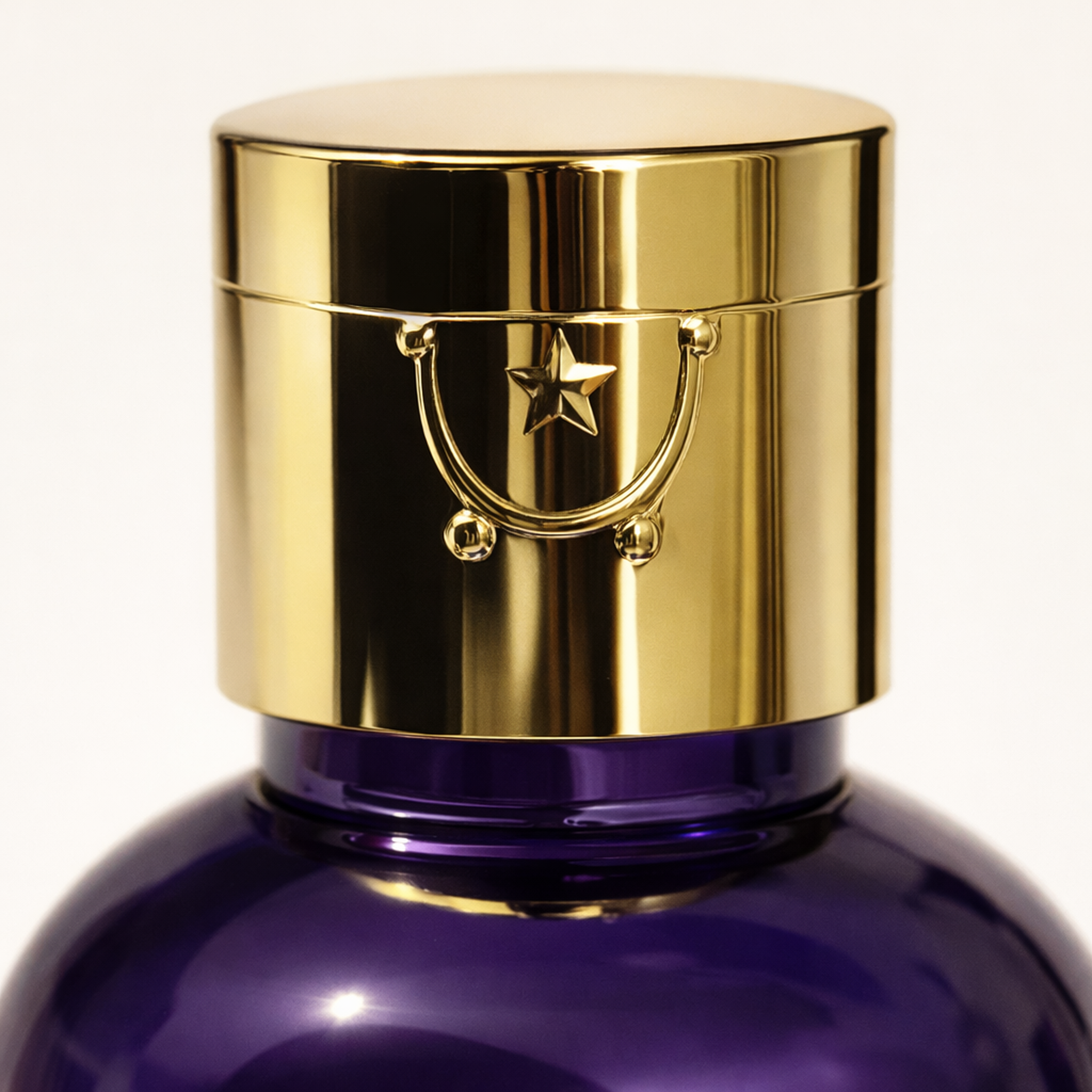 Armaf Club De Nuit Maleka Shower Gel cap macro detail gallery showcase