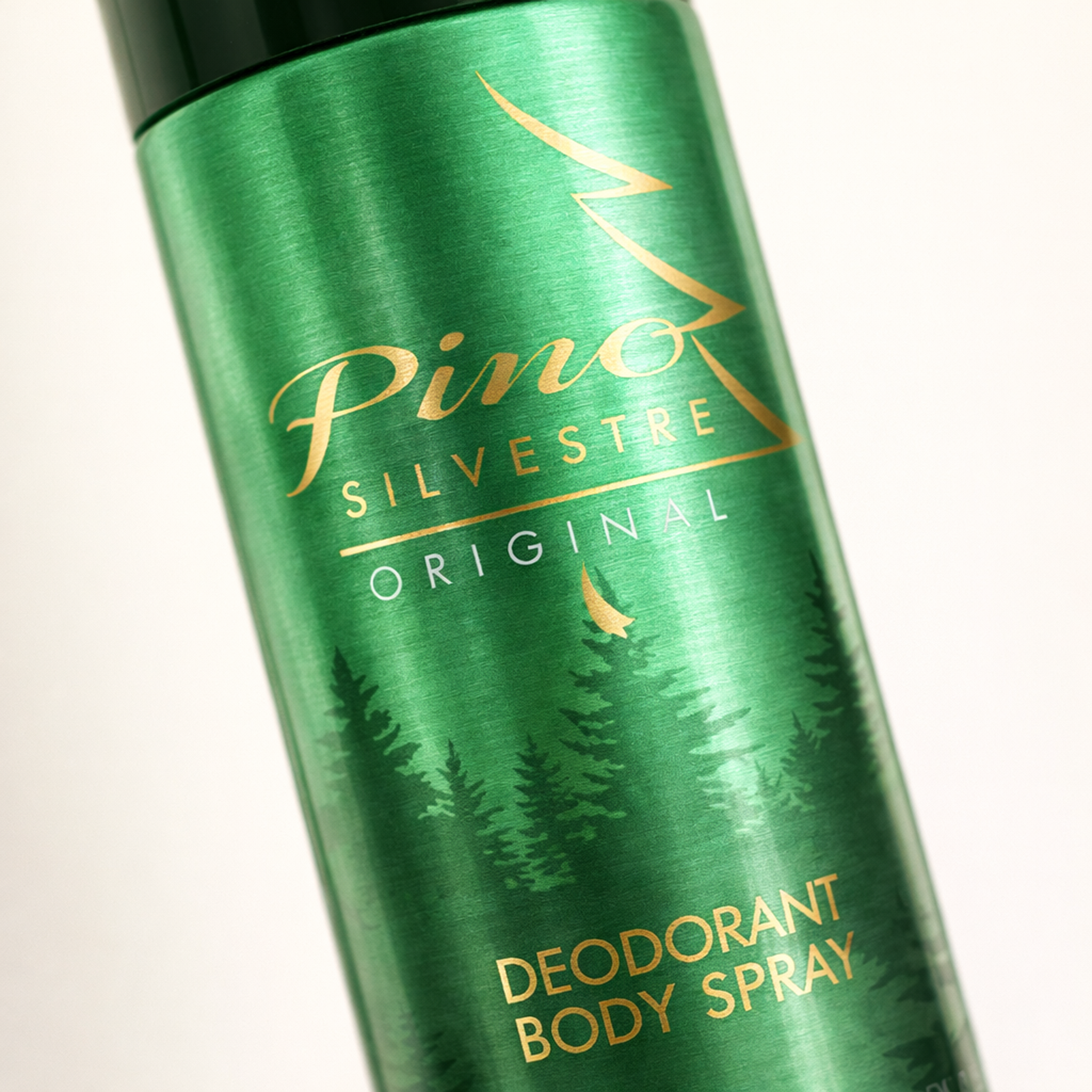 Pino Silvestre Original Body Spray macro label detail gallery showcase