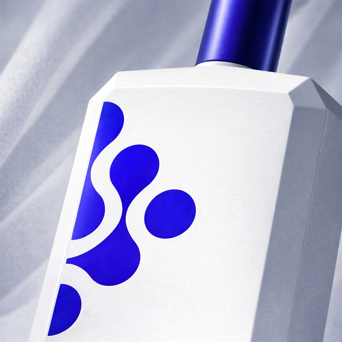 Histoires De Parfums This Is Not a Blue Bottle 1 5 EDP macro label detail gallery showcase